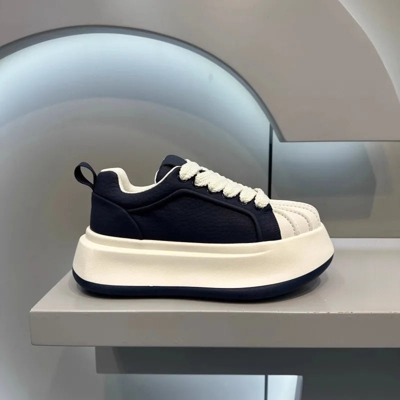 Arlo Sneaker