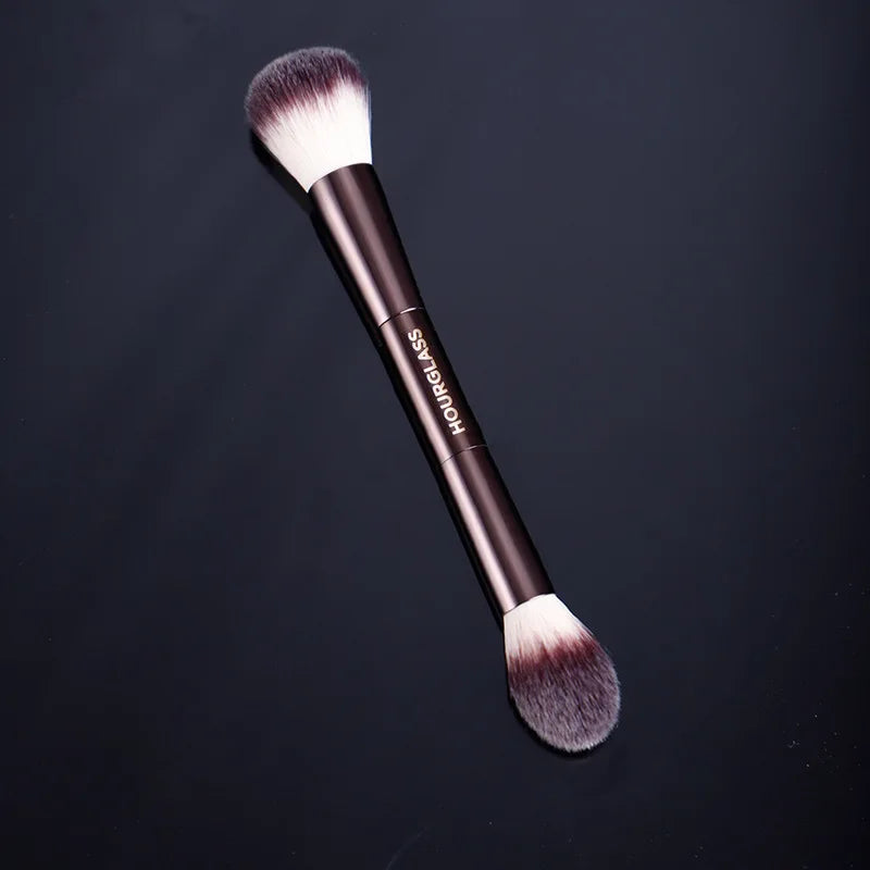 HOURGLASS Powder Brush | For Loose Powder, Foundation, Blush & Bronzer | Synthetic & Natural Hair | Travel Makeup Brush