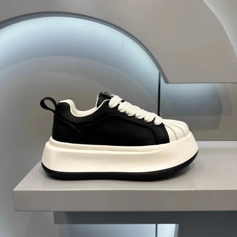 Arlo Sneaker