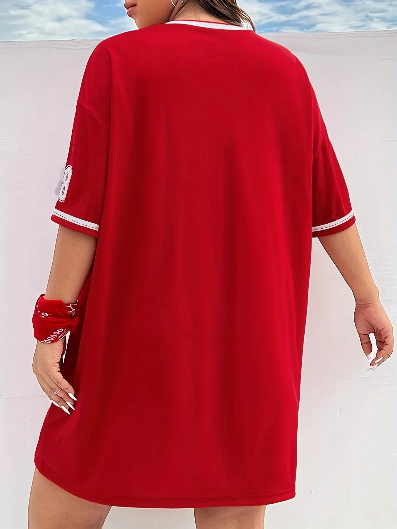 Casual V-Neck '98' Graphic Printed Tee