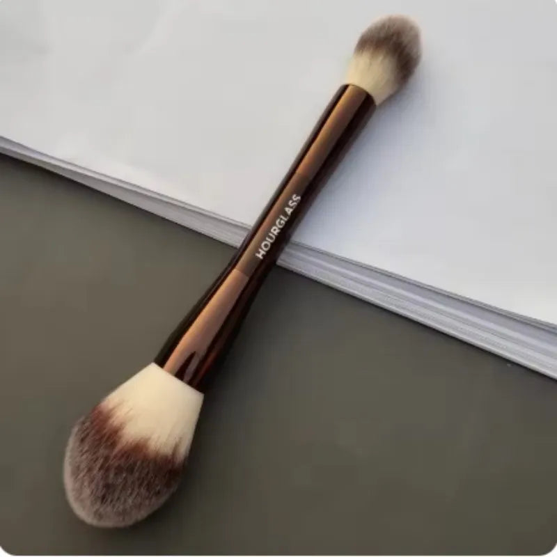 HOURGLASS Powder Brush | For Loose Powder, Foundation, Blush & Bronzer | Synthetic & Natural Hair | Travel Makeup Brush
