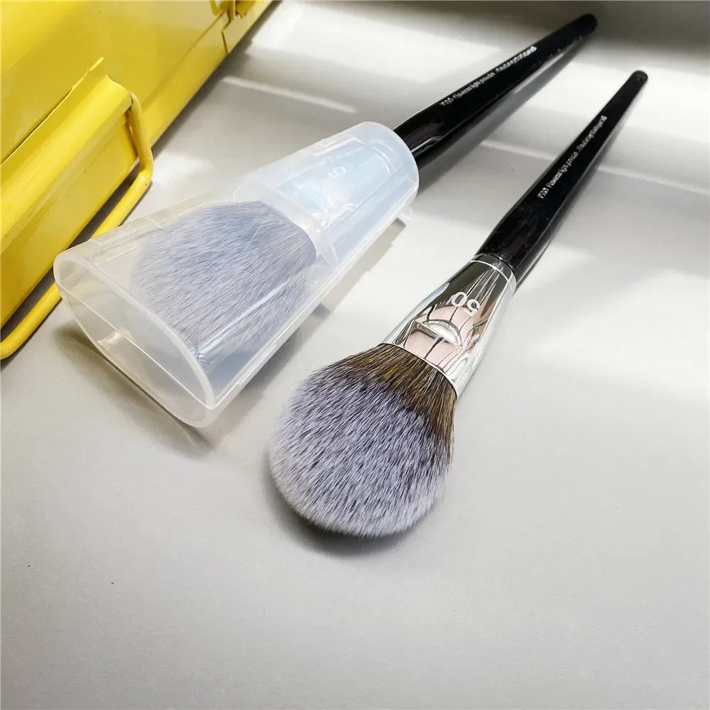 Professional Light Powder Brush 50 Tapered Shaped Light Air Powder Finish Beauty Makeup Brush Tool