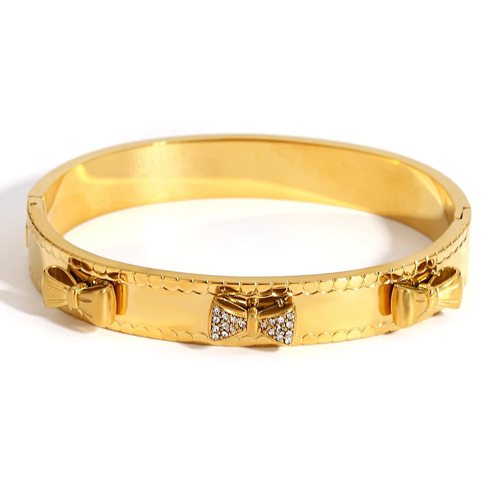 Rhinestones Bracelet with White Shell